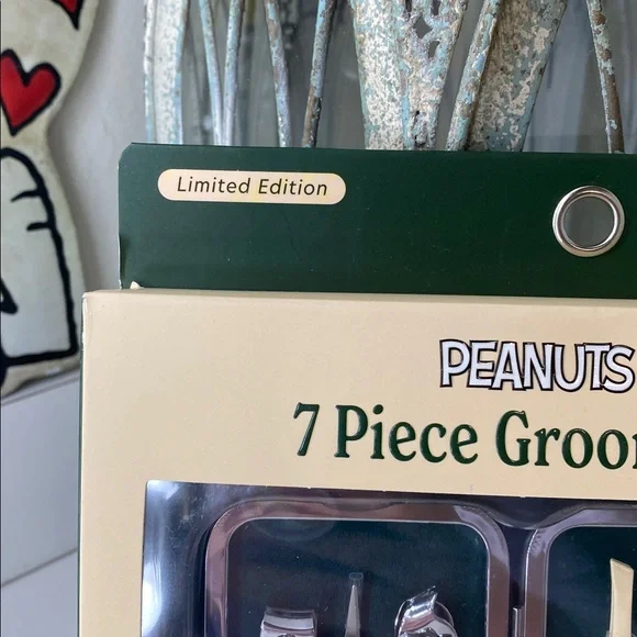 Peanuts x Celavi Green Grooming Tool Kit - Picture 4 of 6